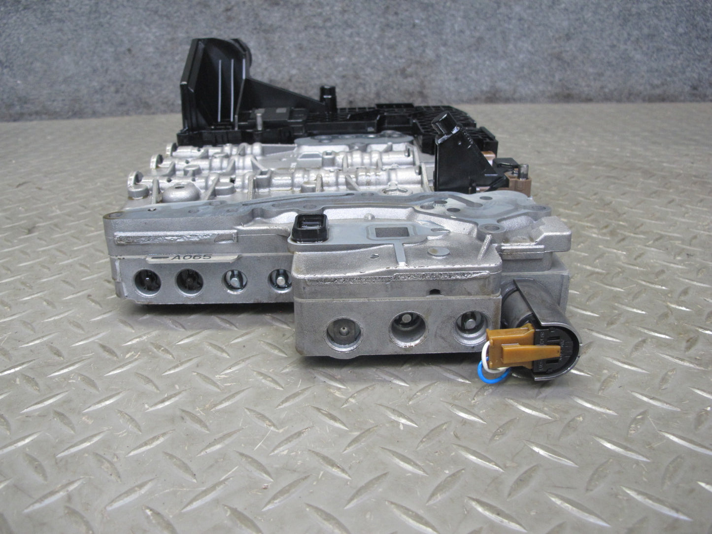 2012-2014 BMW E71 X6M 6HP-26Z Transmission Valve Body Mechatronic 1068427229