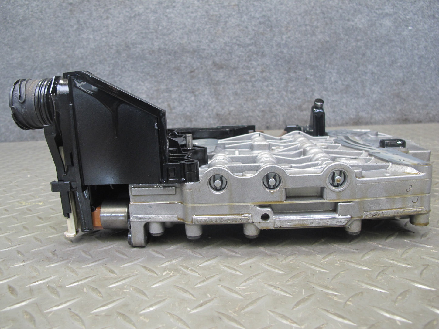 2012-2014 BMW E71 X6M 6HP-26Z Transmission Valve Body Mechatronic 1068427229