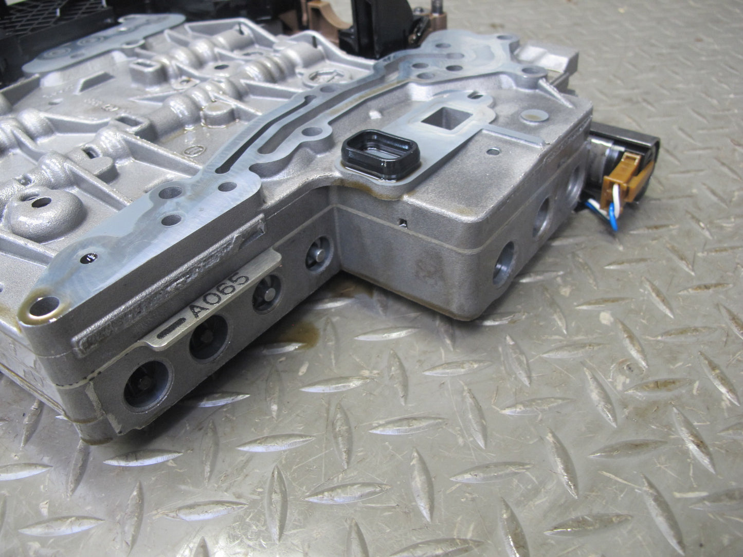 2012-2014 BMW E71 X6M 6HP-26Z Transmission Valve Body Mechatronic 1068427229
