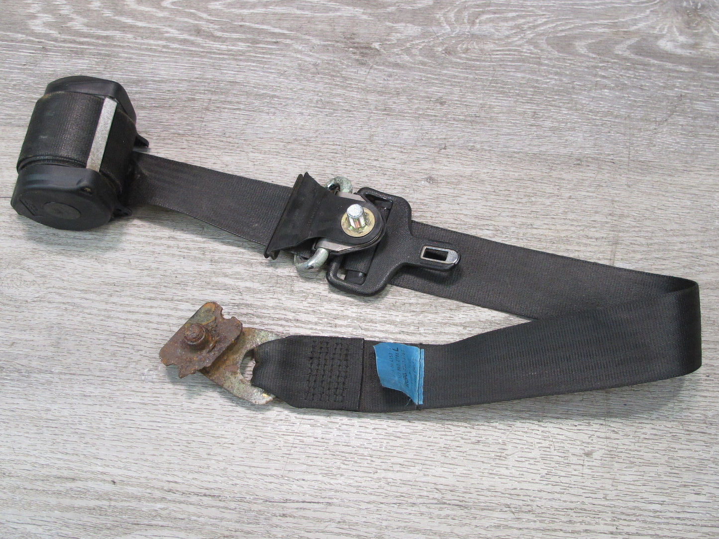 83-85 MERCEDES W123 300D FRONT & REAR SEATBELT RETRACTOR SET OEM