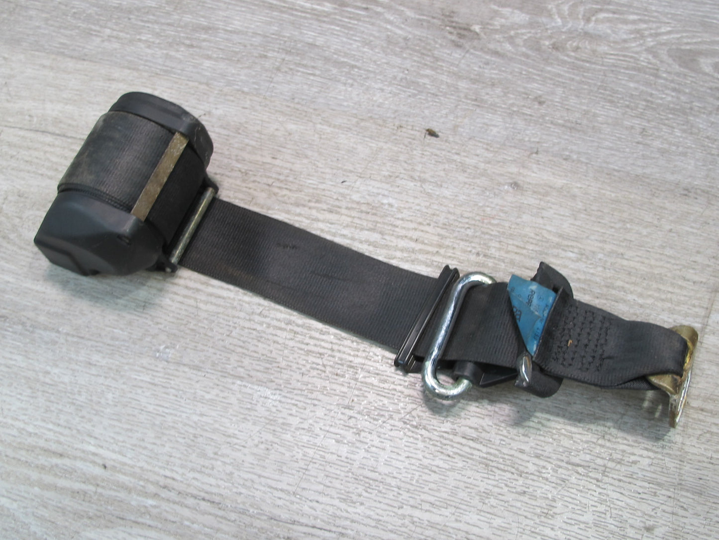 83-85 MERCEDES W123 300D FRONT & REAR SEATBELT RETRACTOR SET OEM