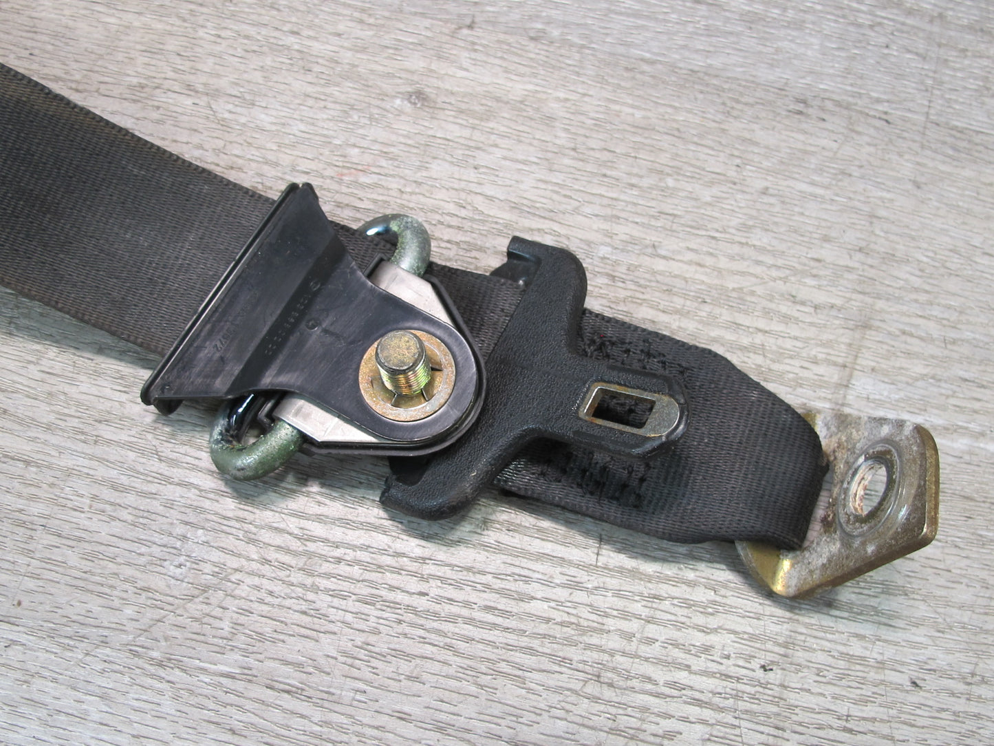 83-85 MERCEDES W123 300D FRONT & REAR SEATBELT RETRACTOR SET OEM