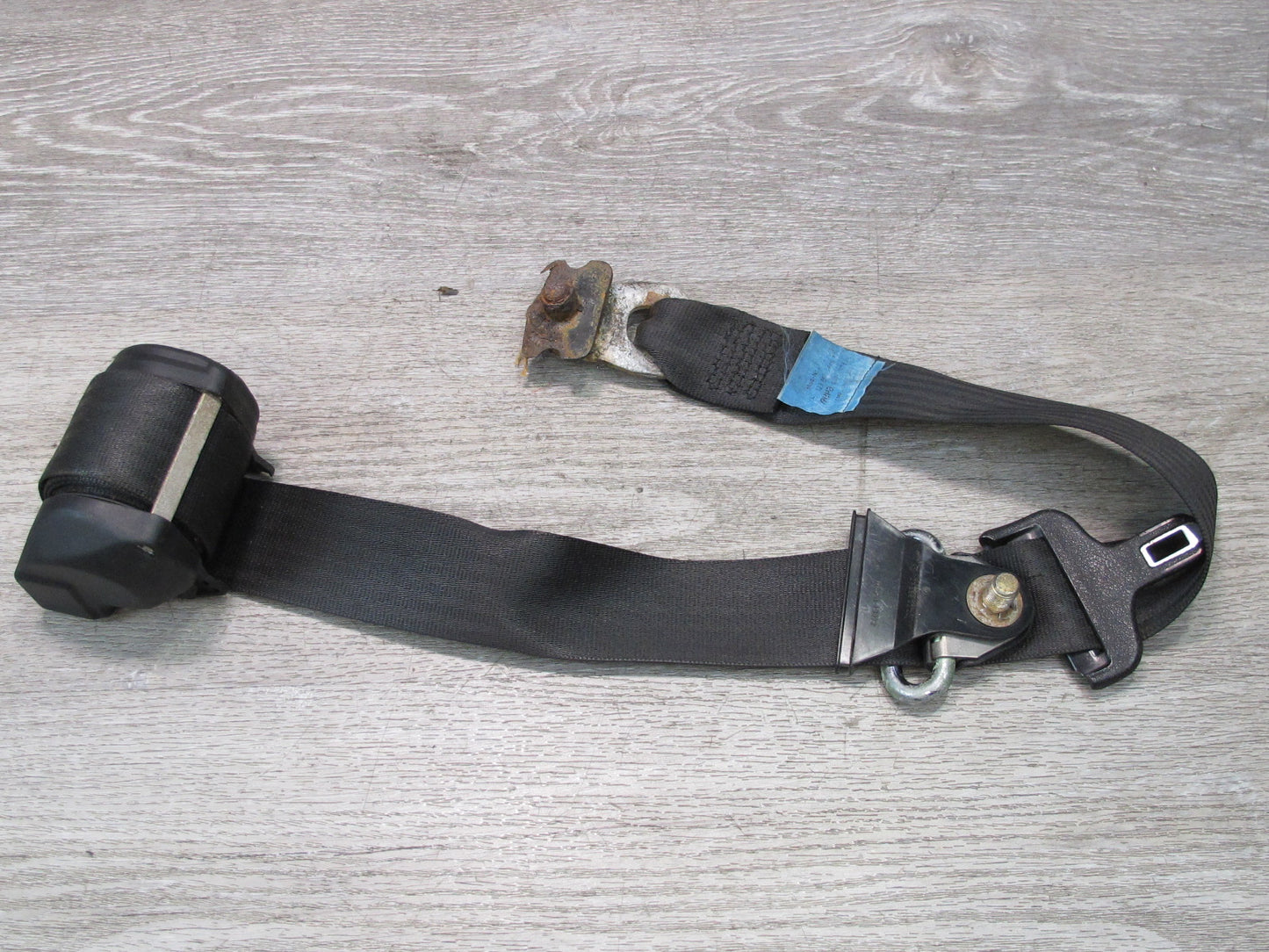 83-85 MERCEDES W123 300D FRONT & REAR SEATBELT RETRACTOR SET OEM