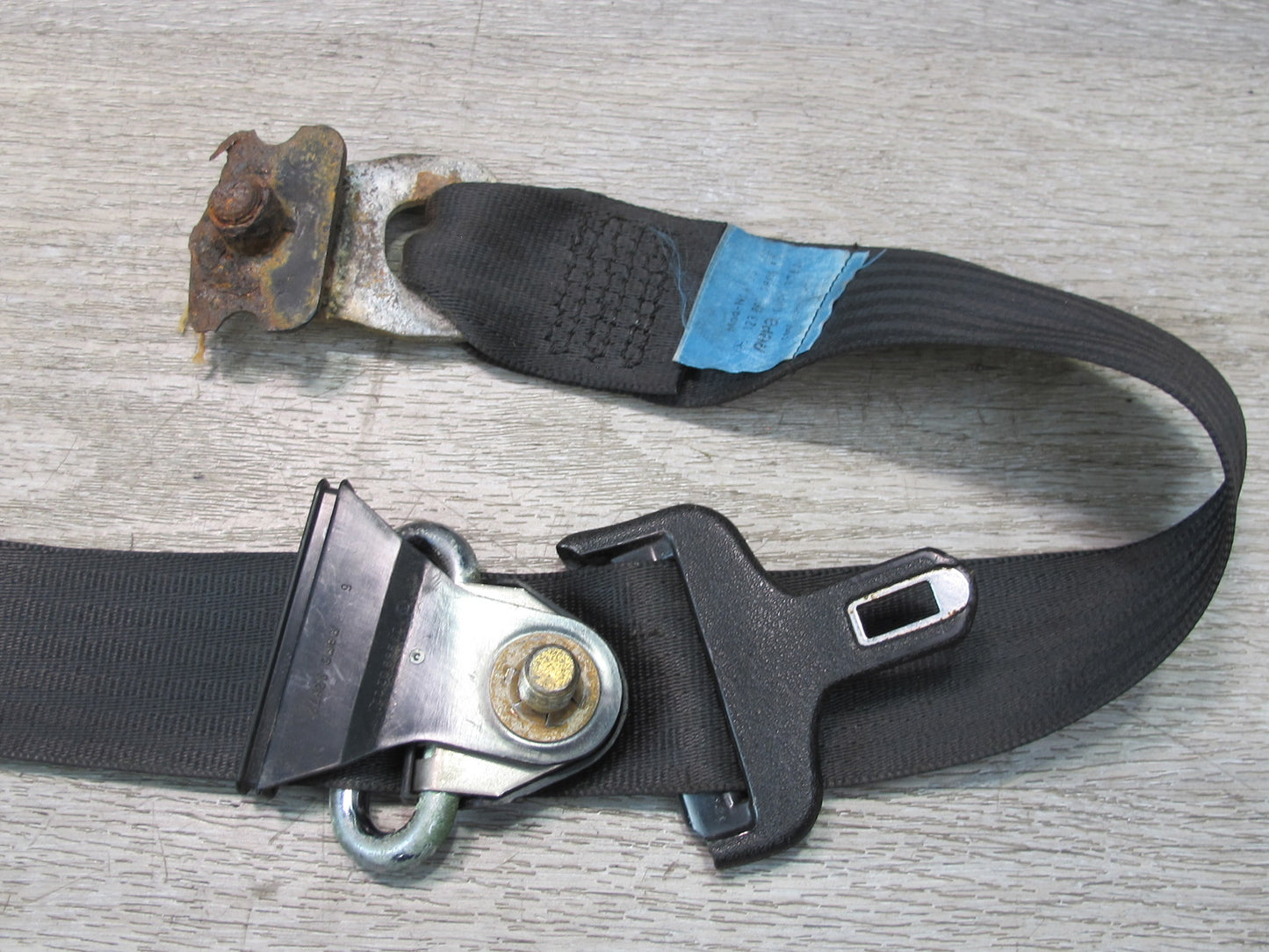 83-85 MERCEDES W123 300D FRONT & REAR SEATBELT RETRACTOR SET OEM