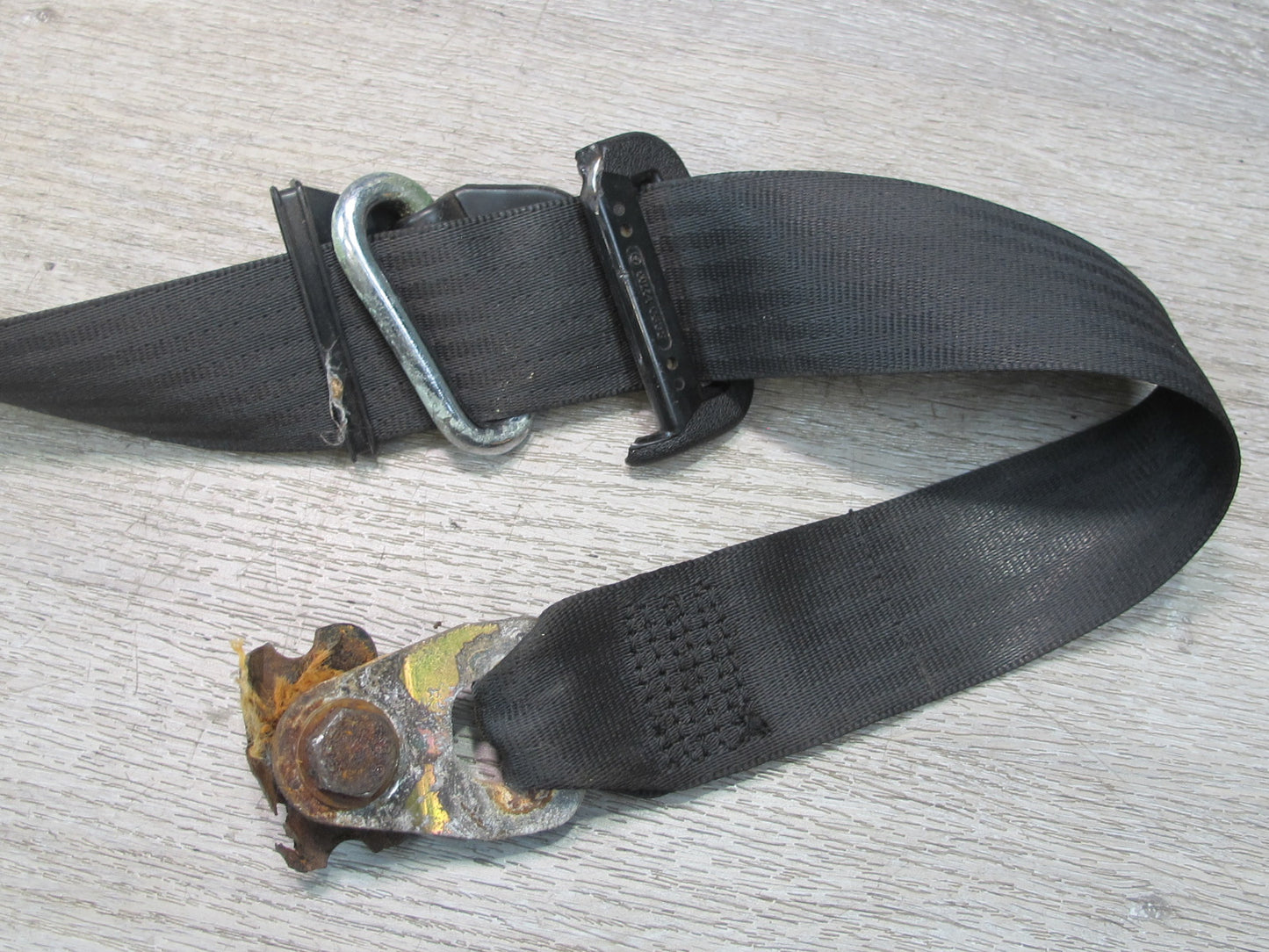 83-85 MERCEDES W123 300D FRONT & REAR SEATBELT RETRACTOR SET OEM