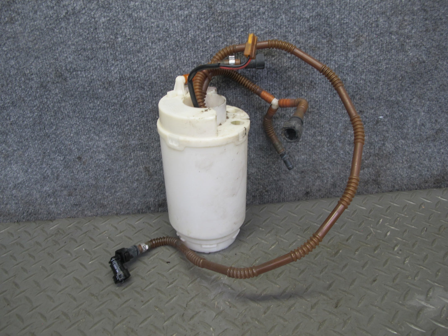 2003-2006 Porsche Cayenne 955 4.5L Turbo Fuel Pump Level Sensor Sending Unit Set
