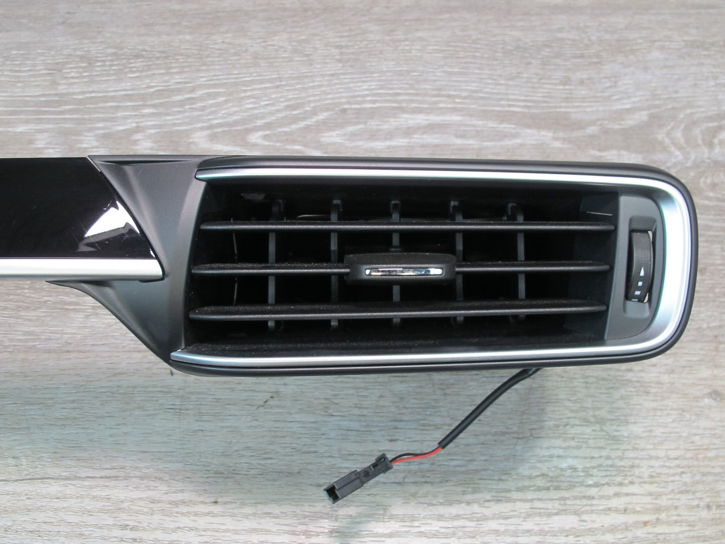 2017-2020 Maserati Levante M161 Dash Front Right Trim Bezel Air Vent 6700492820