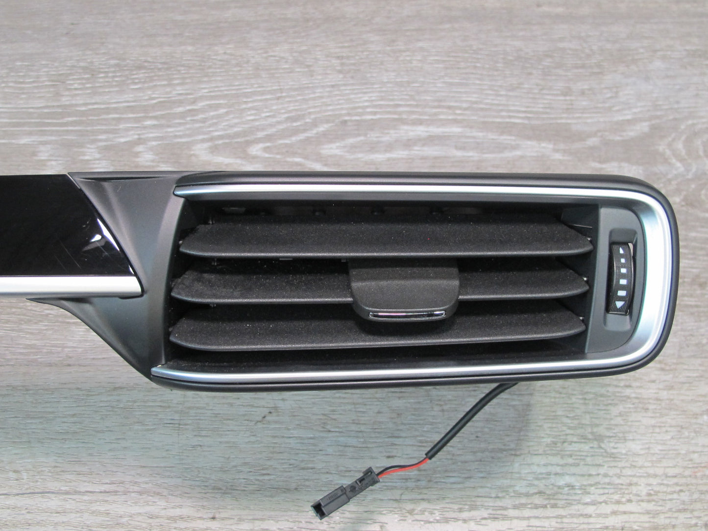 2017-2020 Maserati Levante M161 Dash Front Right Trim Bezel Air Vent 6700492820