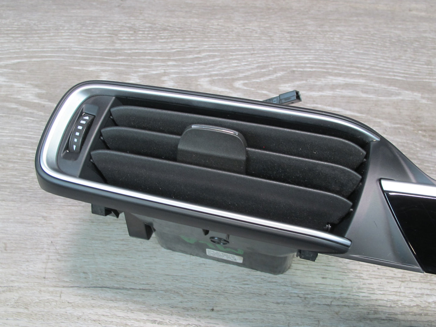 2017-2020 Maserati Levante M161 Dash Front Right Trim Bezel Air Vent 6700492820