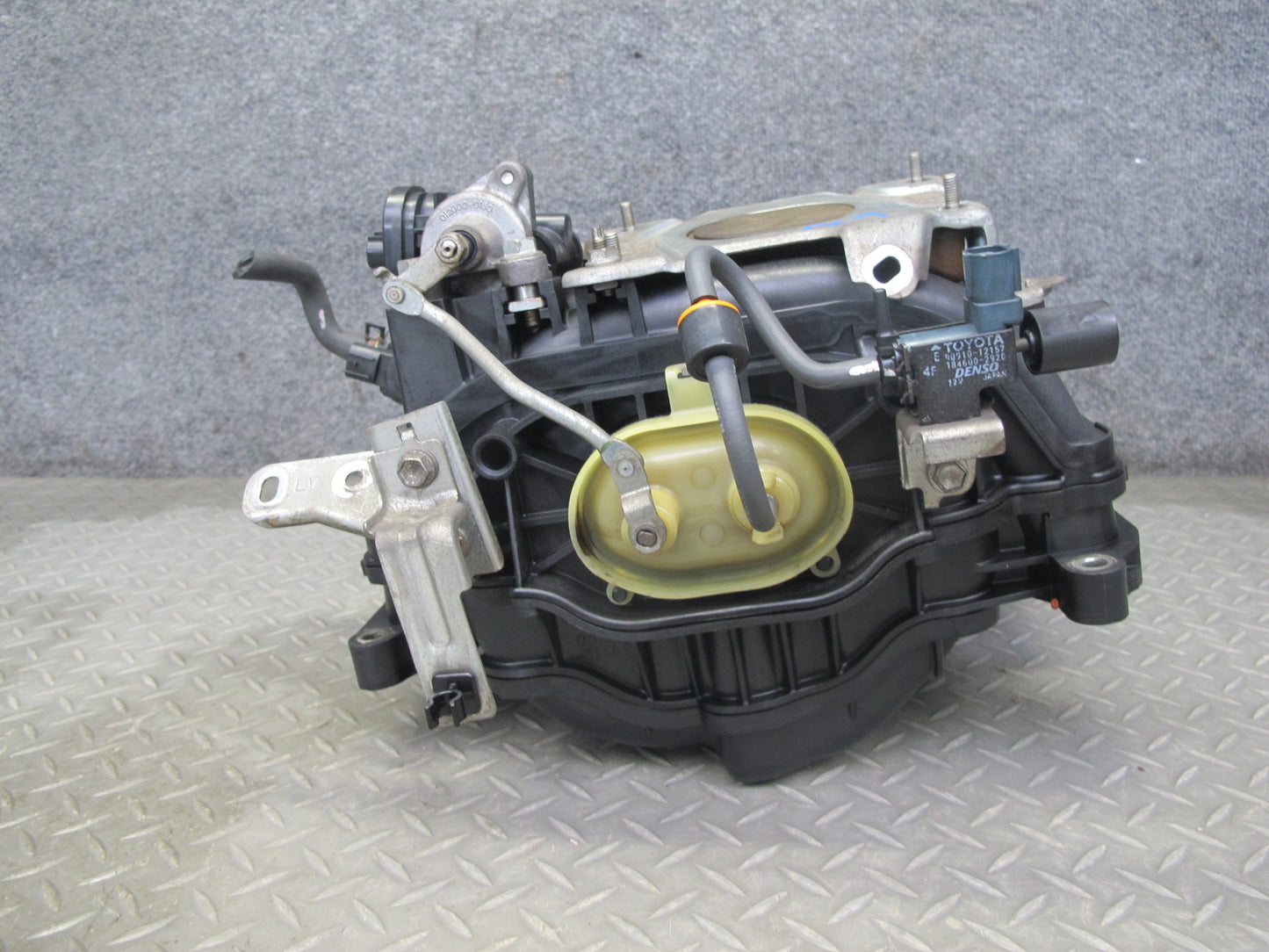 07-17 Lexus UVF46 LS600hL LS460 Engine Air Intake Manifold 17120-38021 OEM