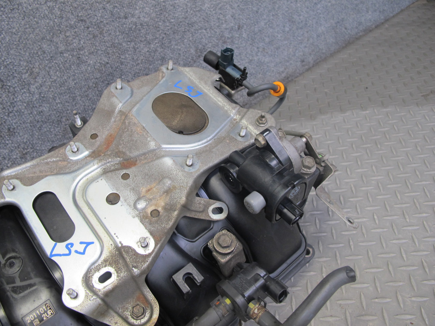 07-17 Lexus UVF46 LS600hL LS460 Engine Air Intake Manifold 17120-38021 OEM