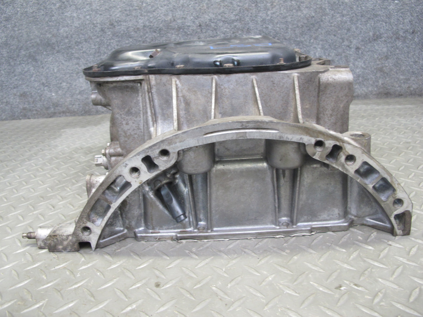2008 Lexus LS600hL 5.0L 2UR-FSE Engine Motor Upper & Lower Oil Pan OEM