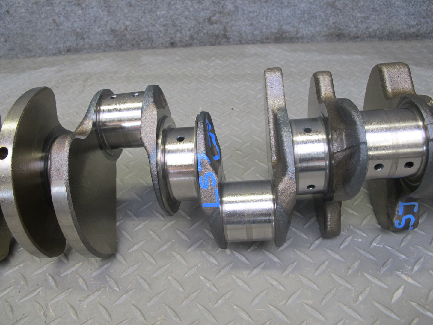 08-16 Lexus LS600h IS F 2UR-FSE 5.0L Engine Motor Crankshaft w Bearings OEM