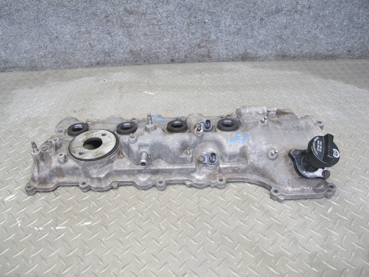 08-16 Lexus LS600h 2UR-FSE Engine Motor Left Cylinder Head Valve Cover OEM