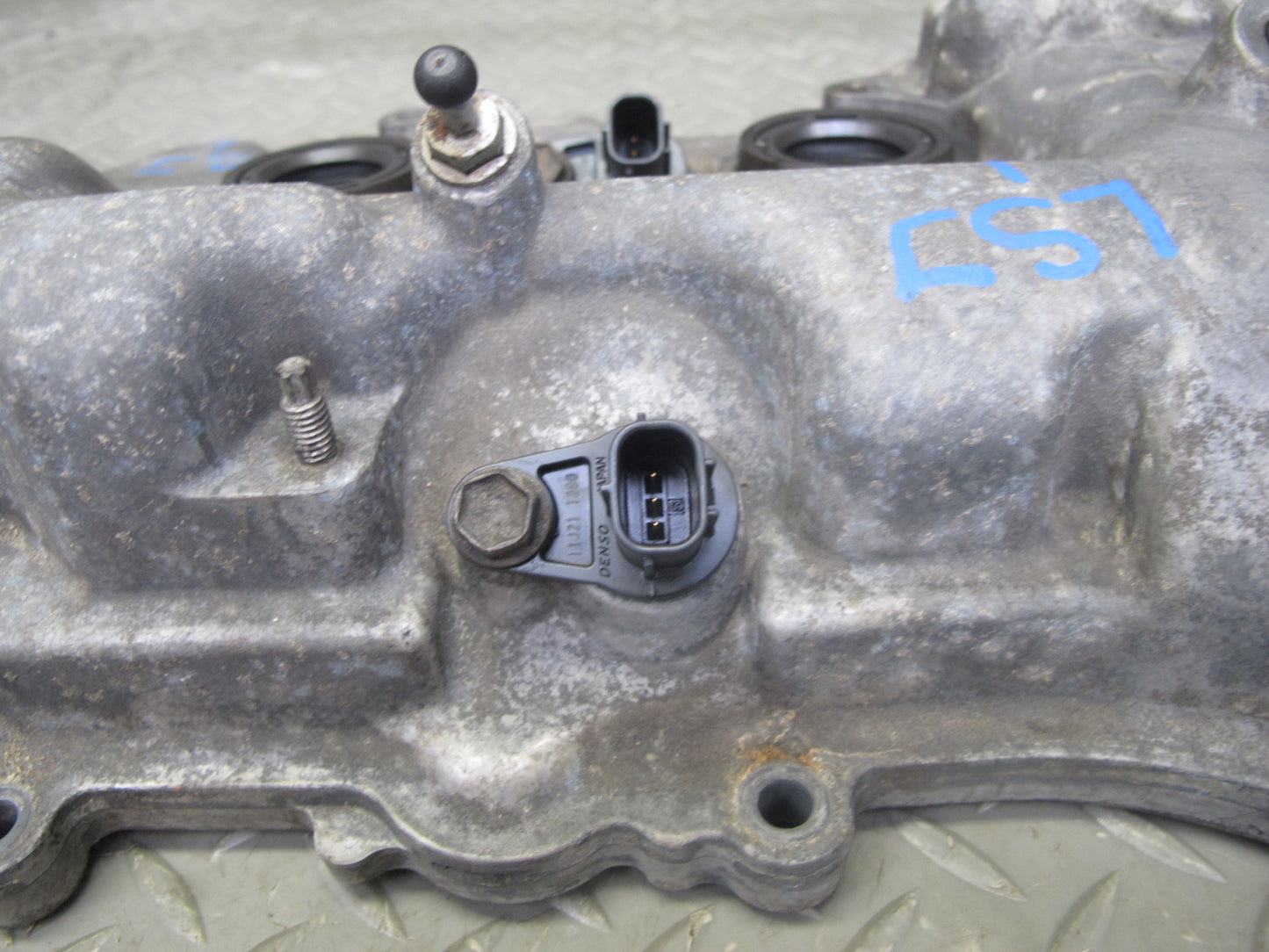 08-16 Lexus LS600h 2UR-FSE Engine Motor Left Cylinder Head Valve Cover OEM