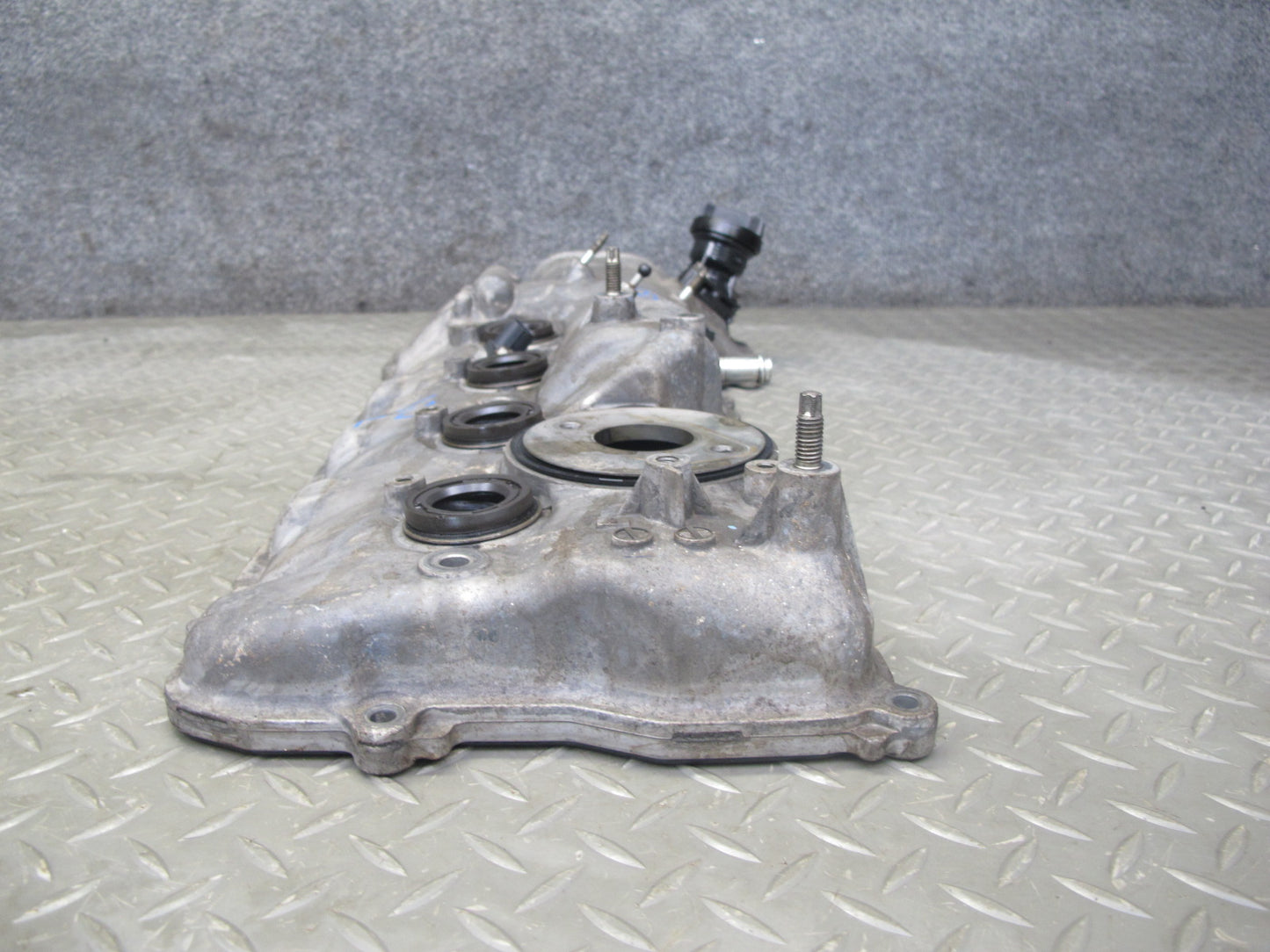 08-16 Lexus LS600h 2UR-FSE Engine Motor Left Cylinder Head Valve Cover OEM