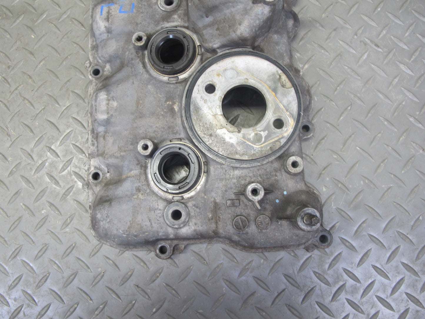 08-16 Lexus LS600h 2UR-FSE Engine Motor Left Cylinder Head Valve Cover OEM