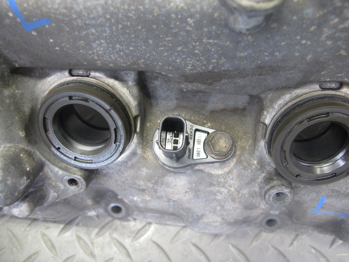 08-16 Lexus LS600h 2UR-FSE Engine Motor Left Cylinder Head Valve Cover OEM