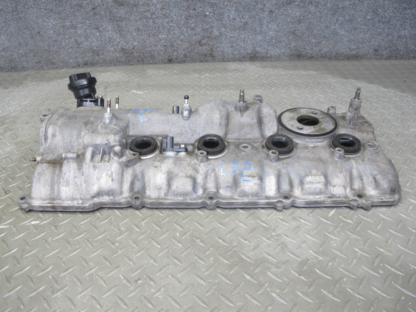 08-16 Lexus LS600h 2UR-FSE Engine Motor Left Cylinder Head Valve Cover OEM