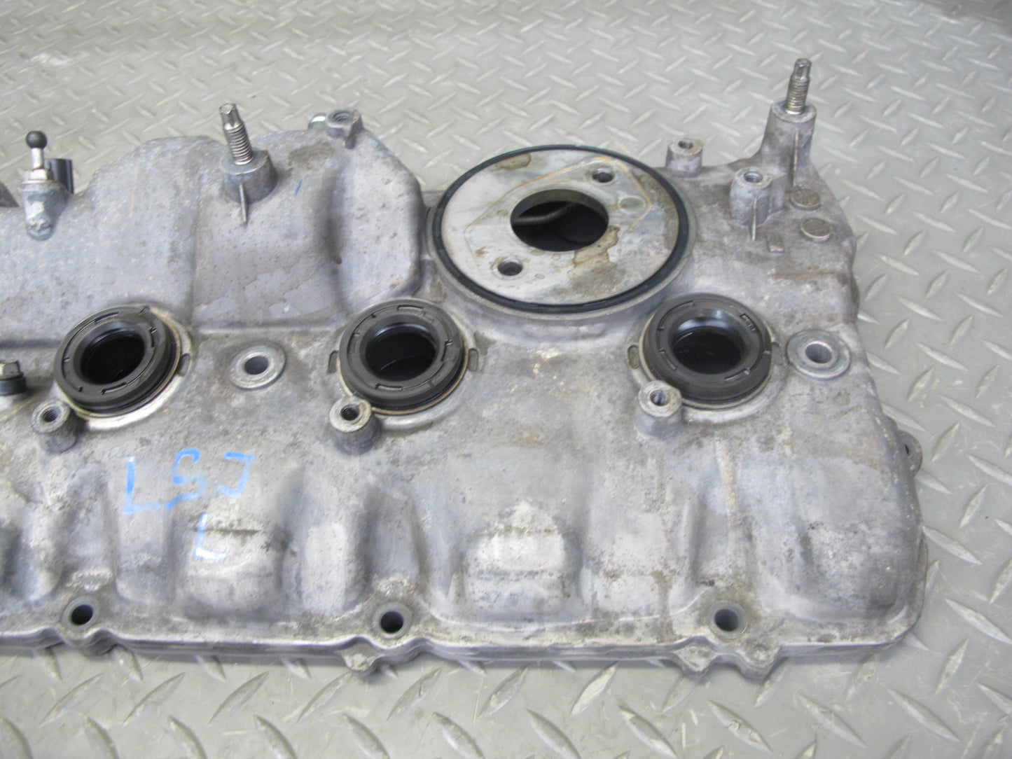 08-16 Lexus LS600h 2UR-FSE Engine Motor Left Cylinder Head Valve Cover OEM