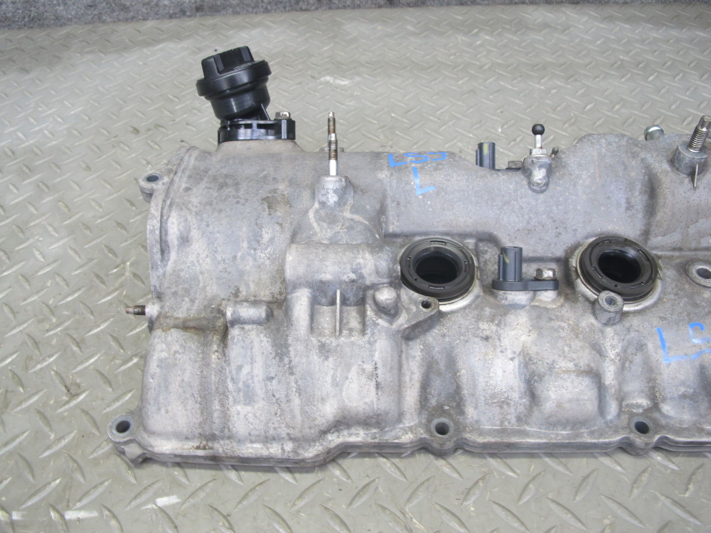 08-16 Lexus LS600h 2UR-FSE Engine Motor Left Cylinder Head Valve Cover OEM
