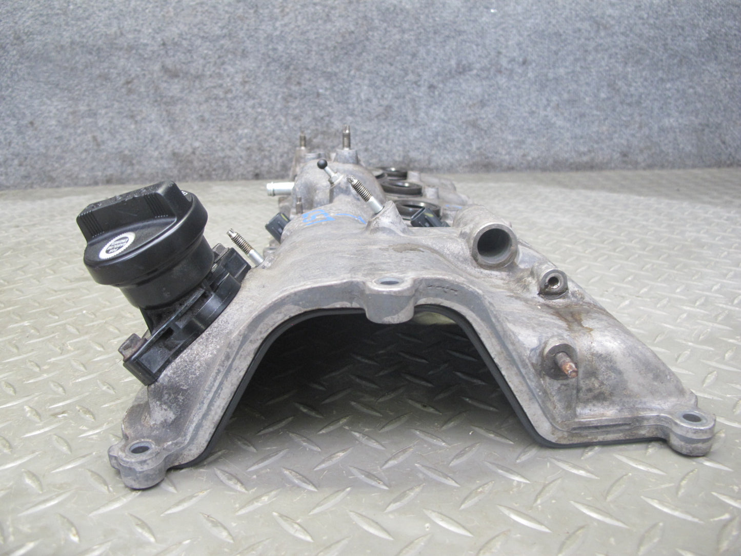 08-16 Lexus LS600h 2UR-FSE Engine Motor Left Cylinder Head Valve Cover OEM