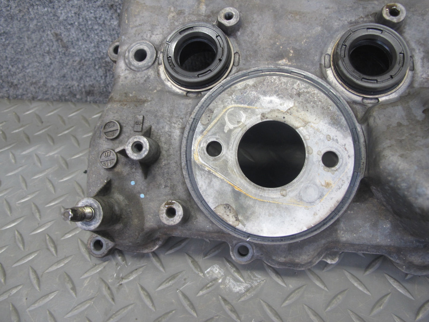 08-16 Lexus LS600h 2UR-FSE Engine Motor Left Cylinder Head Valve Cover OEM