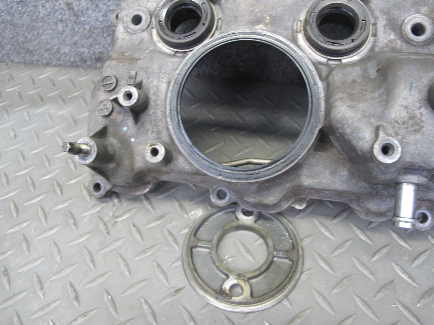 08-16 Lexus LS600h 2UR-FSE Engine Motor Left Cylinder Head Valve Cover OEM