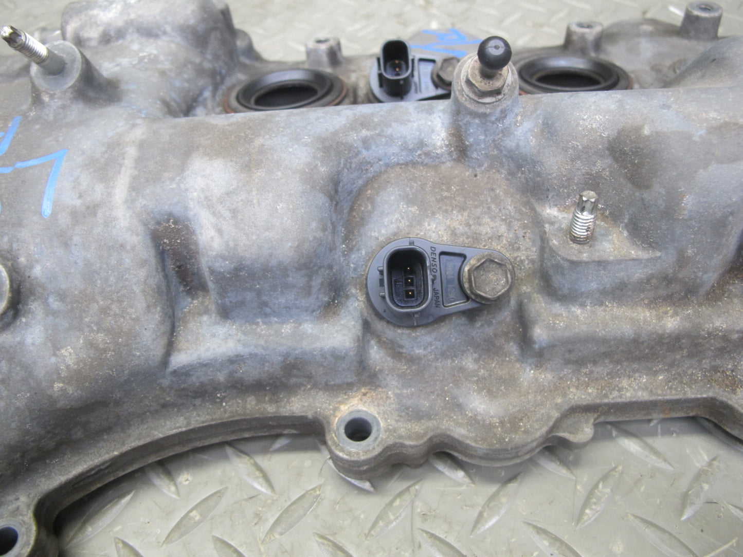 08-16 Lexus LS600h 2UR-FSE Engine Motor Right Cylinder Head Valve Cover OEM