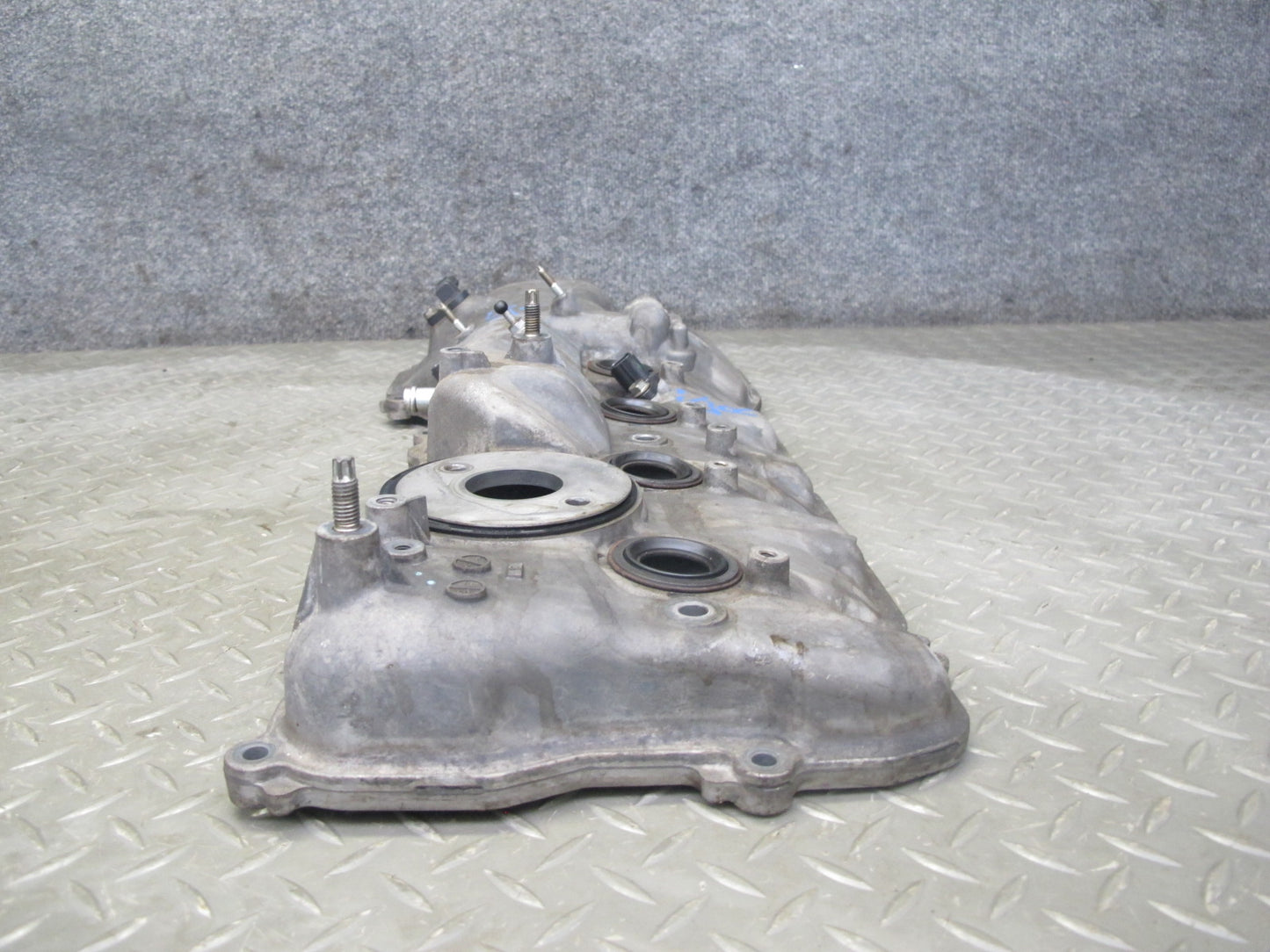 08-16 Lexus LS600h 2UR-FSE Engine Motor Right Cylinder Head Valve Cover OEM