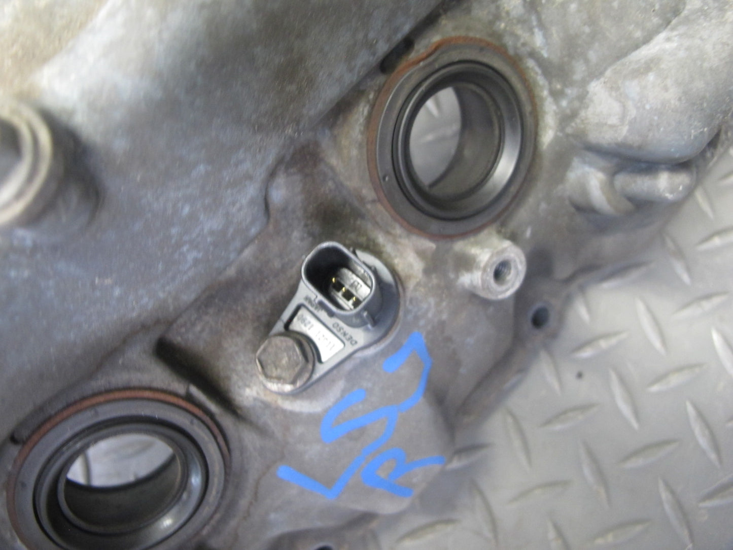 08-16 Lexus LS600h 2UR-FSE Engine Motor Right Cylinder Head Valve Cover OEM