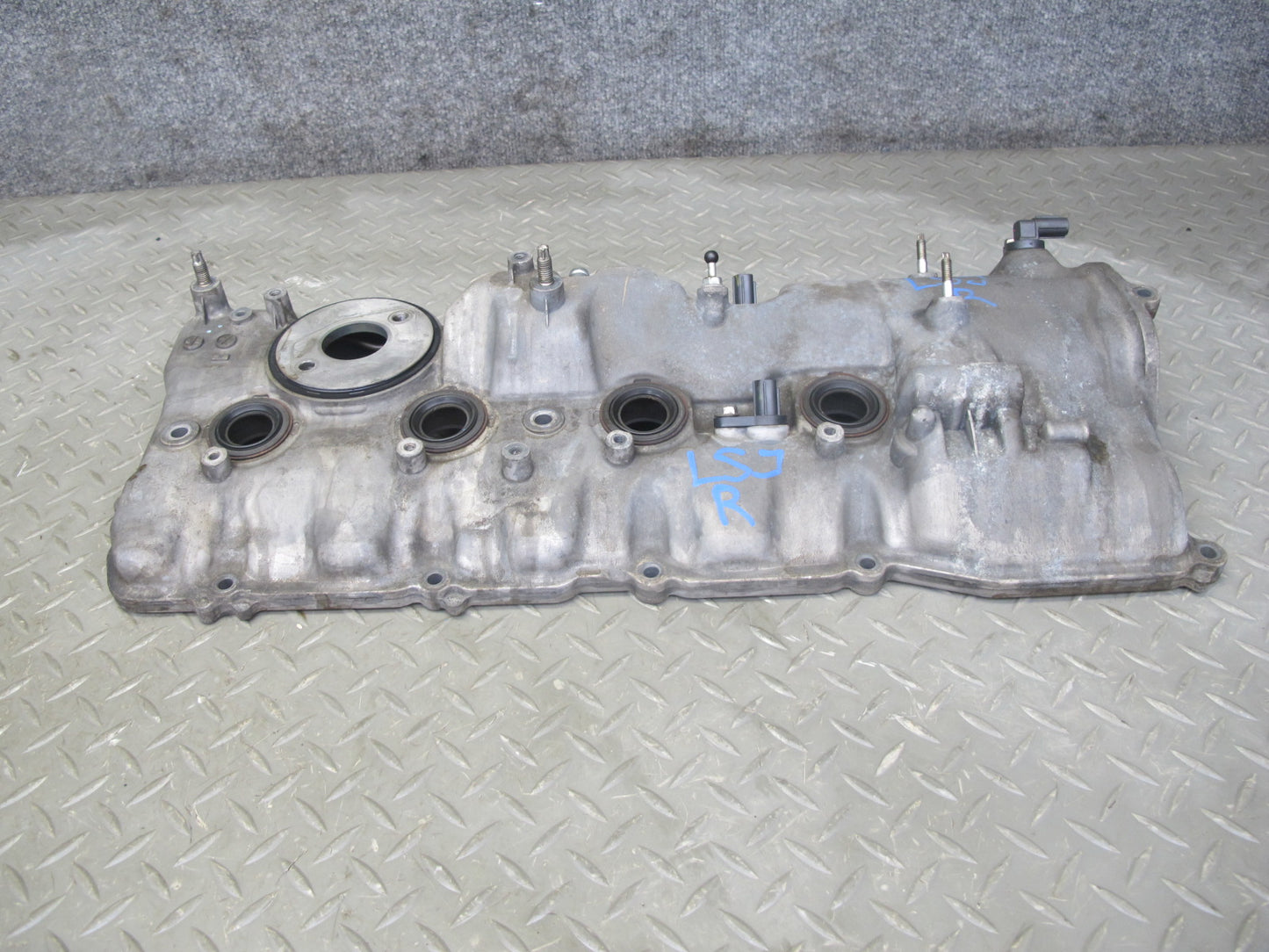 08-16 Lexus LS600h 2UR-FSE Engine Motor Right Cylinder Head Valve Cover OEM