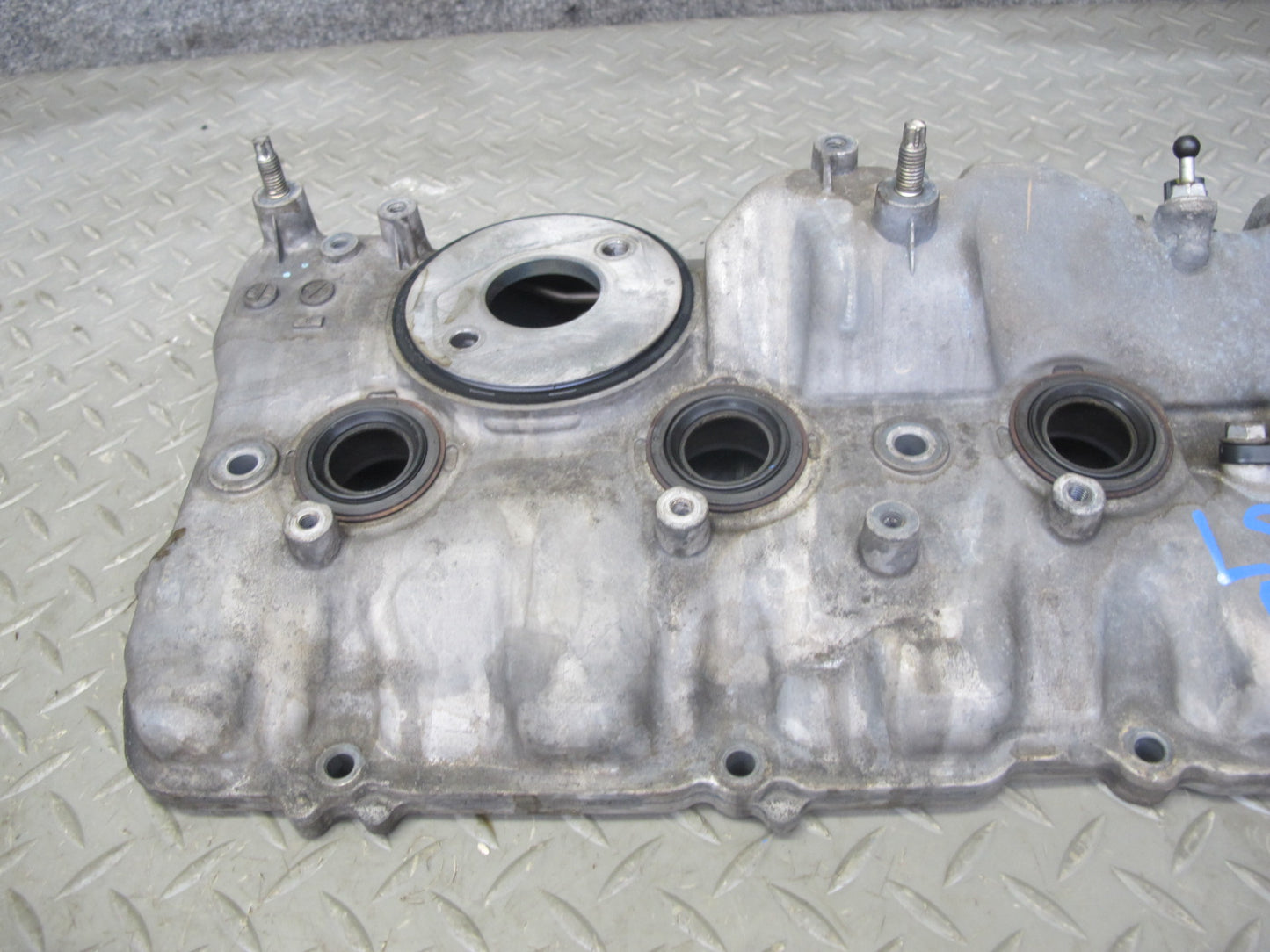 08-16 Lexus LS600h 2UR-FSE Engine Motor Right Cylinder Head Valve Cover OEM