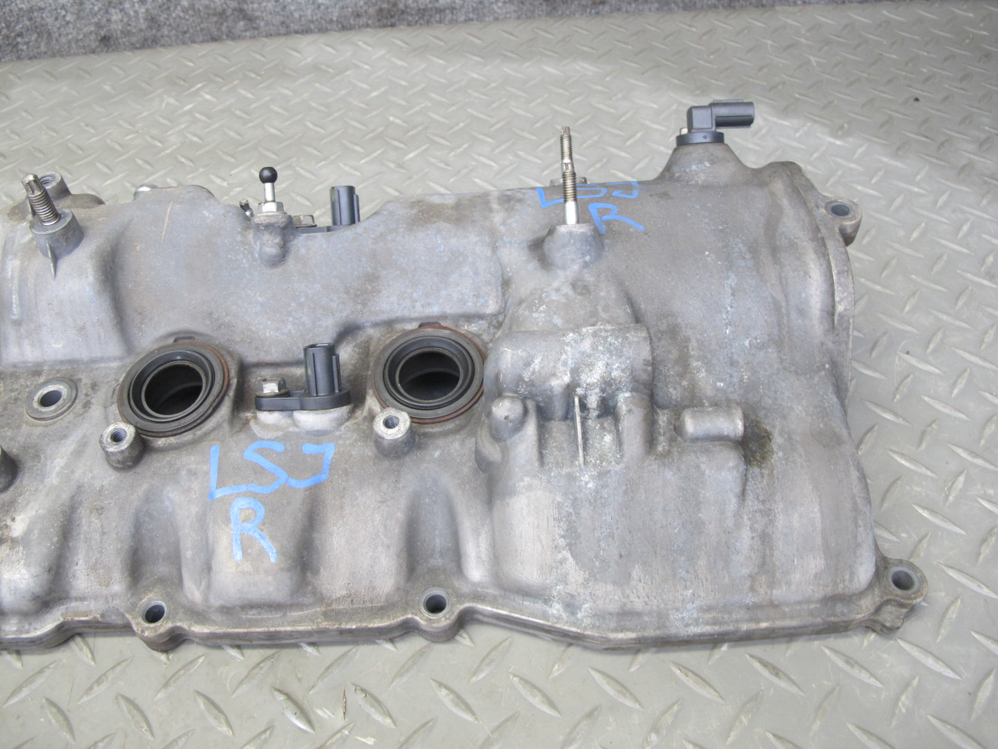 08-16 Lexus LS600h 2UR-FSE Engine Motor Right Cylinder Head Valve Cover OEM