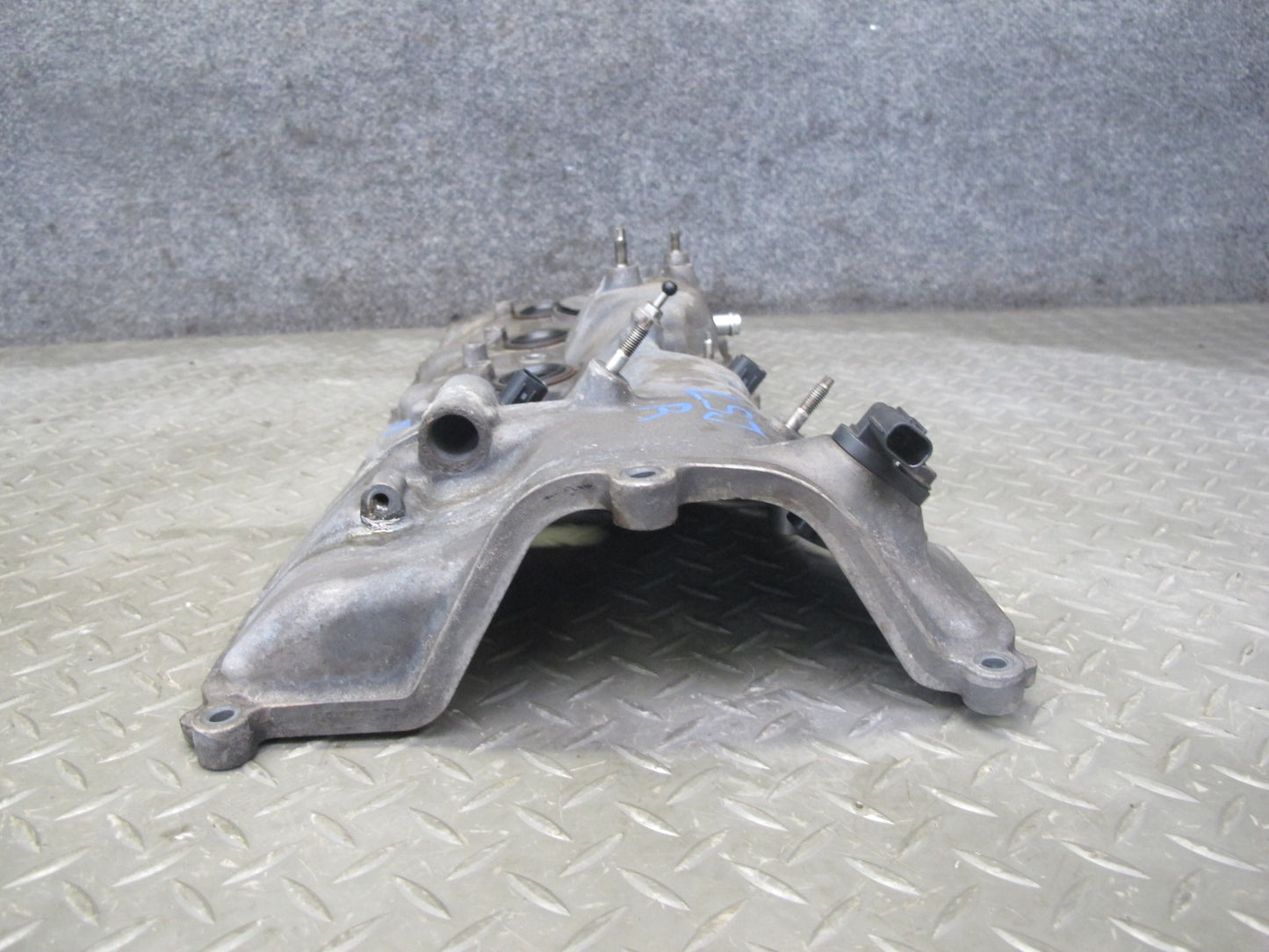 08-16 Lexus LS600h 2UR-FSE Engine Motor Right Cylinder Head Valve Cover OEM