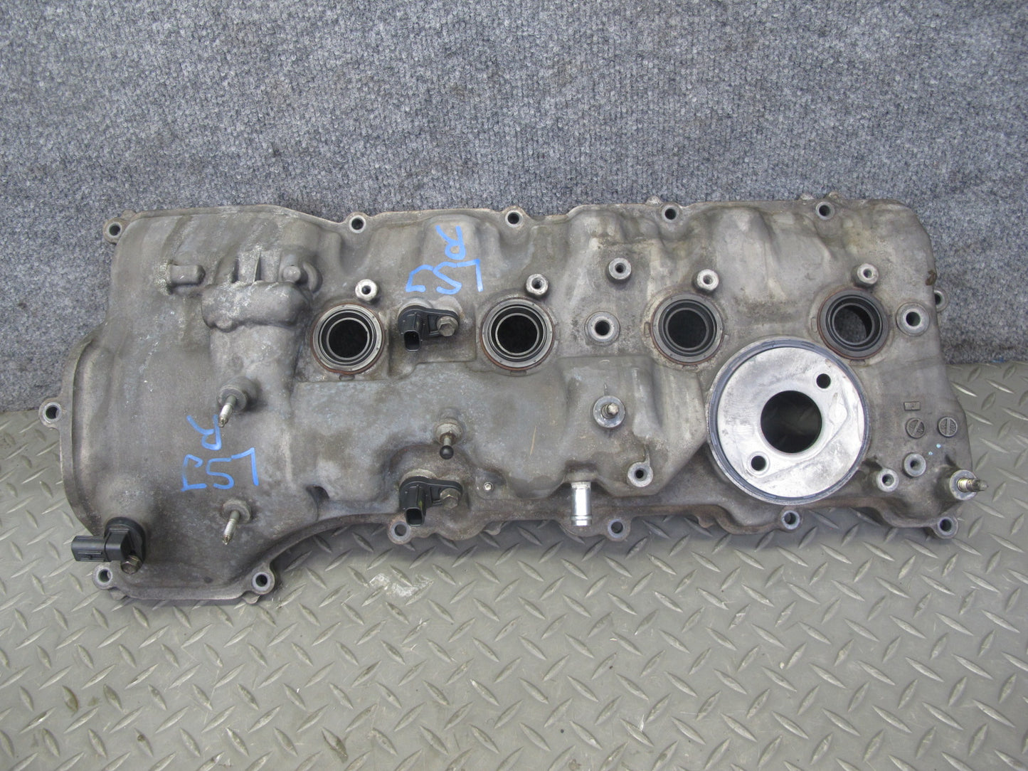 08-16 Lexus LS600h 2UR-FSE Engine Motor Right Cylinder Head Valve Cover OEM