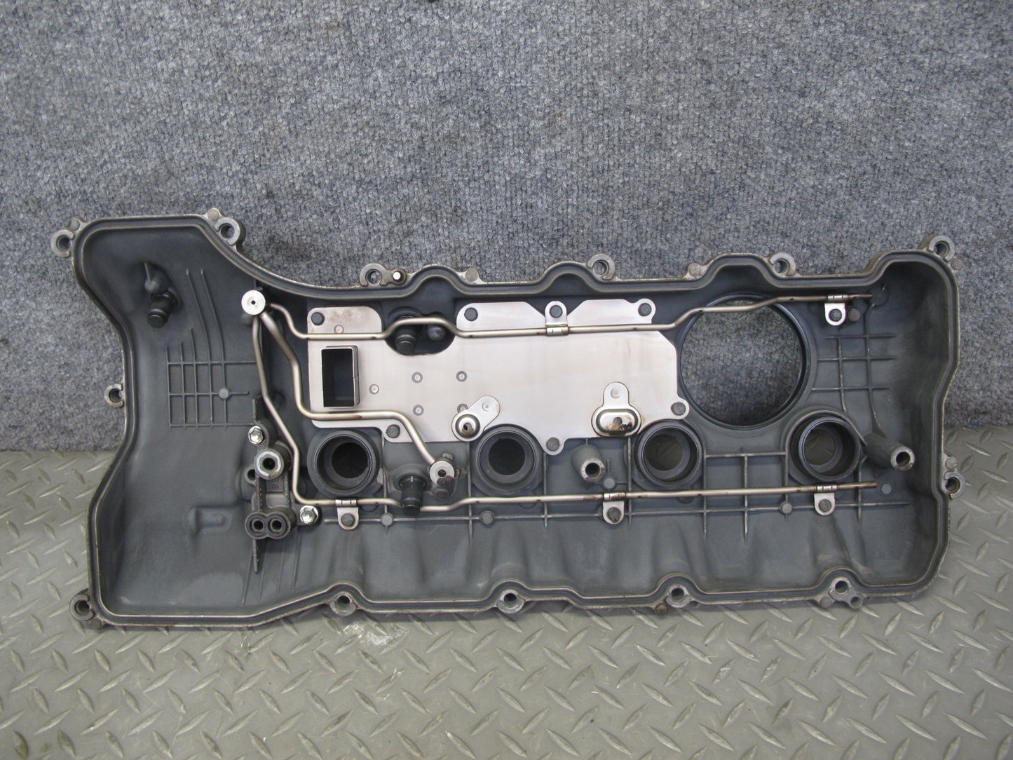08-16 Lexus LS600h 2UR-FSE Engine Motor Right Cylinder Head Valve Cover OEM
