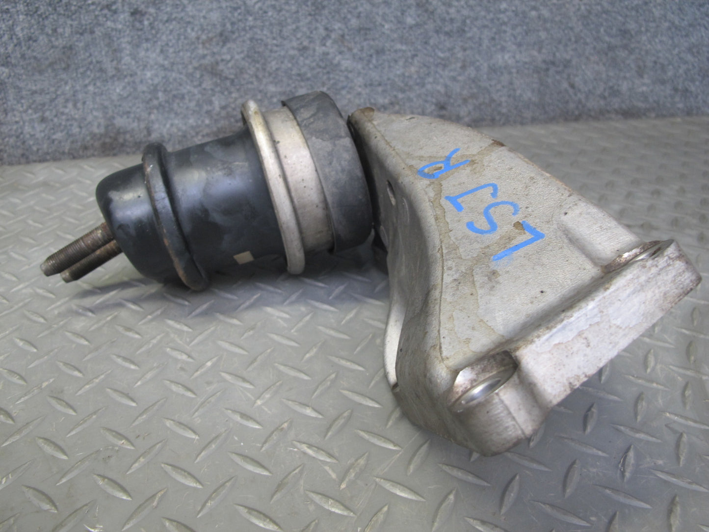 08-17 Lexus UVF46 LS600h 2URFSE Set of 2 Engine Motor Mount Support OEM