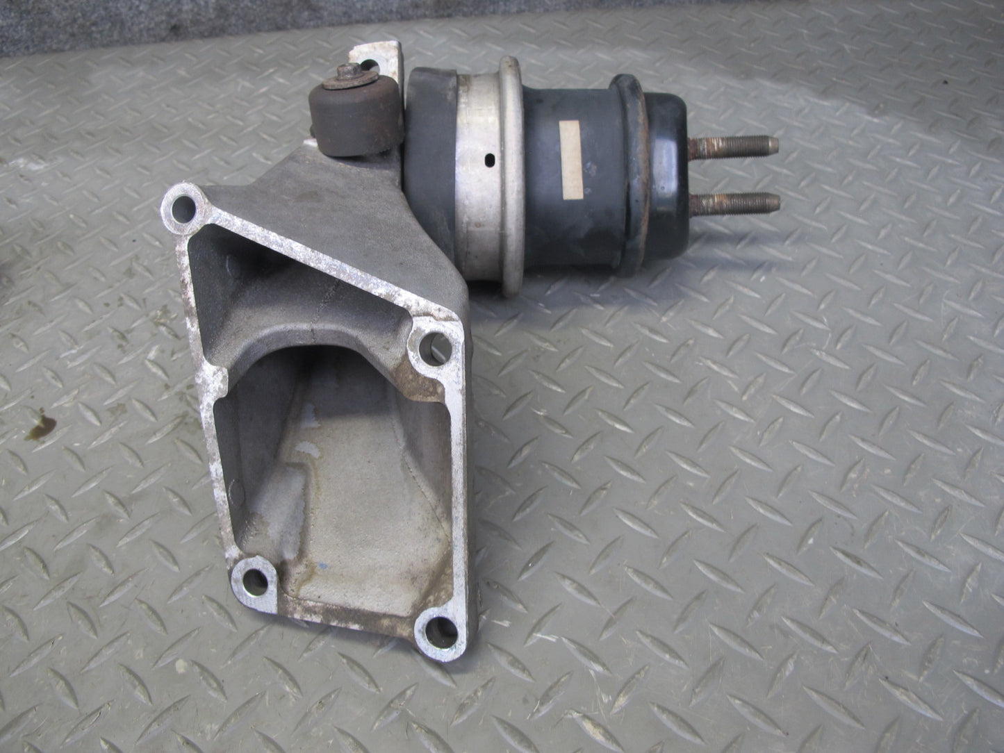 08-17 Lexus UVF46 LS600h 2URFSE Set of 2 Engine Motor Mount Support OEM