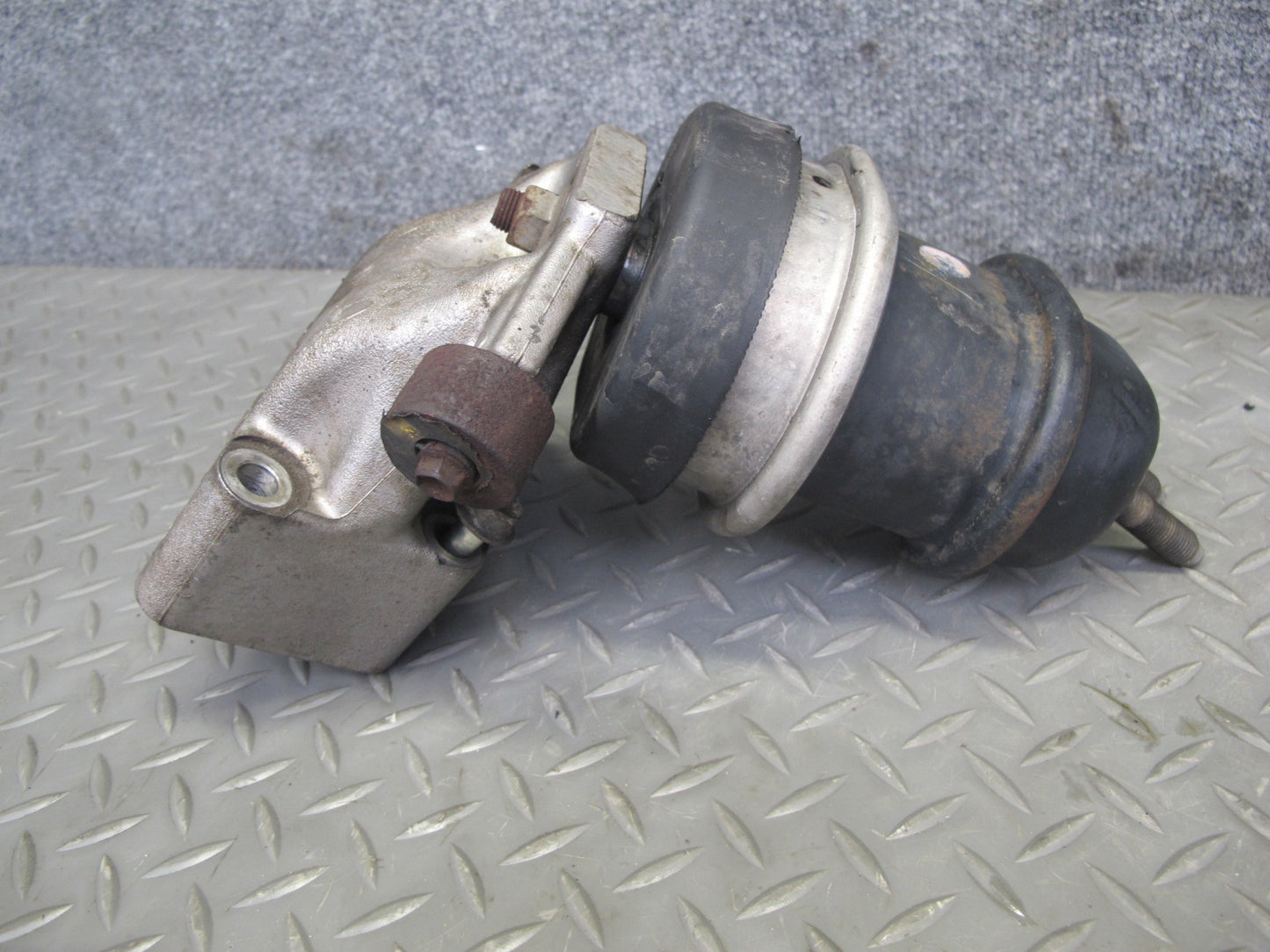 08-17 Lexus UVF46 LS600h 2URFSE Set of 2 Engine Motor Mount Support OEM