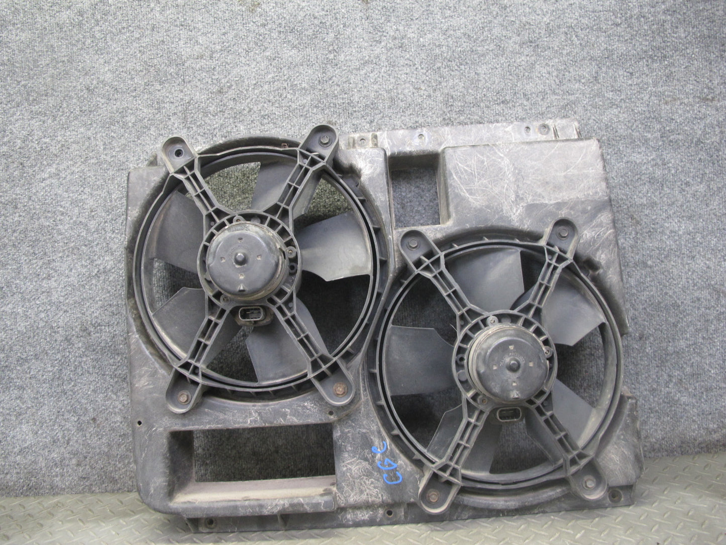90-96 Chevrolet Corvette C4 5.7L Engine Radiator Cooling Fan & Shroud Assy OEM