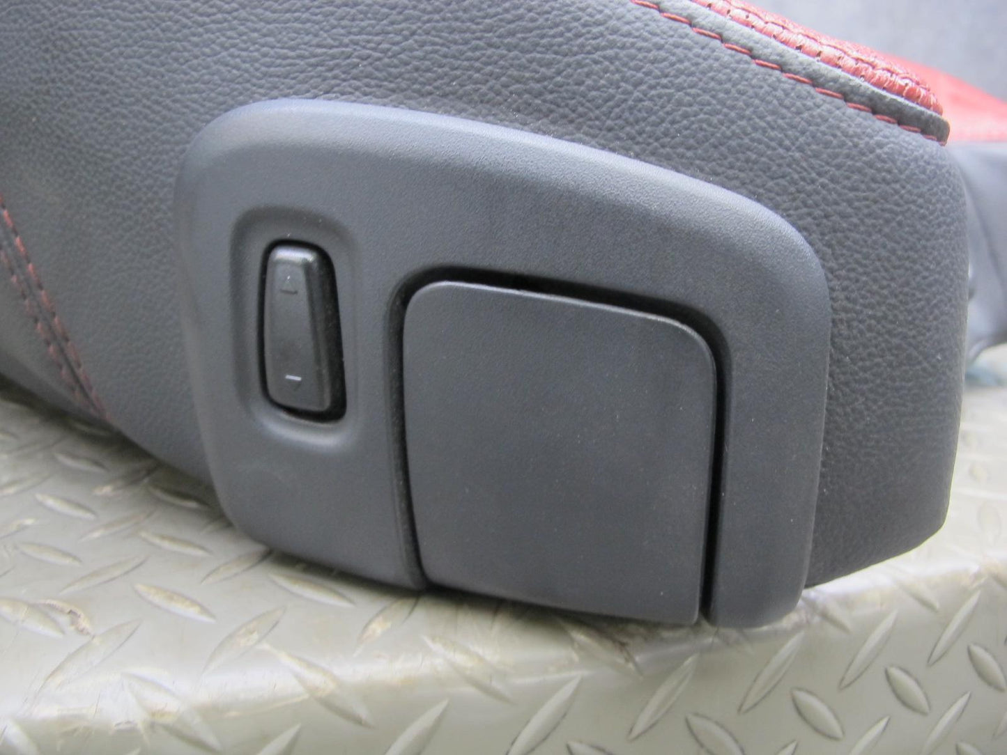 2012-2015 Range Rover Evoque L538 Front Left Seat Upper Backrest Leather Cushion
