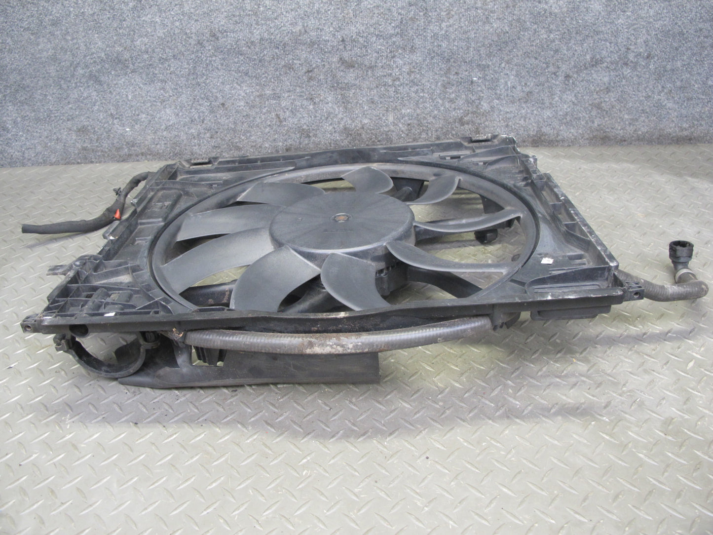 2015-2020 BMW F82 M4 Engine Radiator Cooling Fan Motor Shroud 7850474