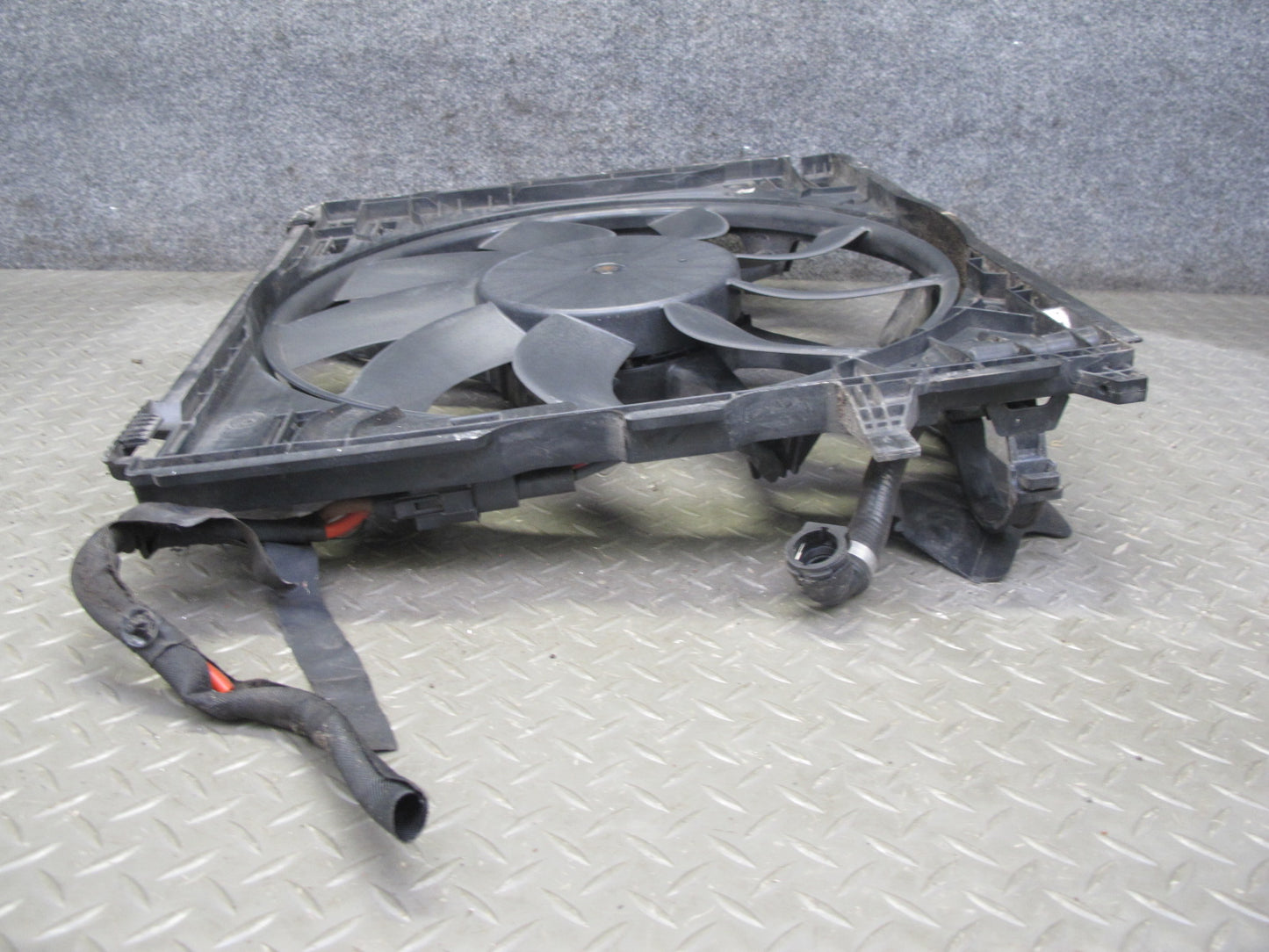 2015-2020 BMW F82 M4 Engine Radiator Cooling Fan Motor Shroud 7850474