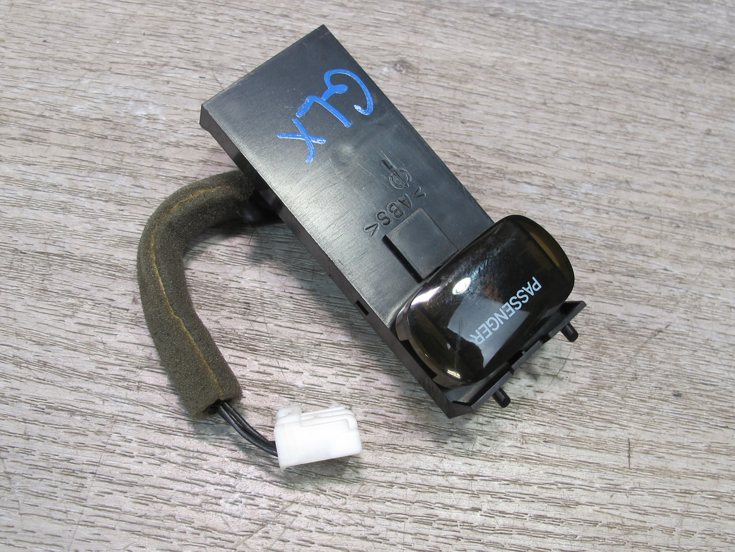 2003-2007 Lexus UZJ100L LX470 Front Right Passenger Side Seat Belt Warning Lamp