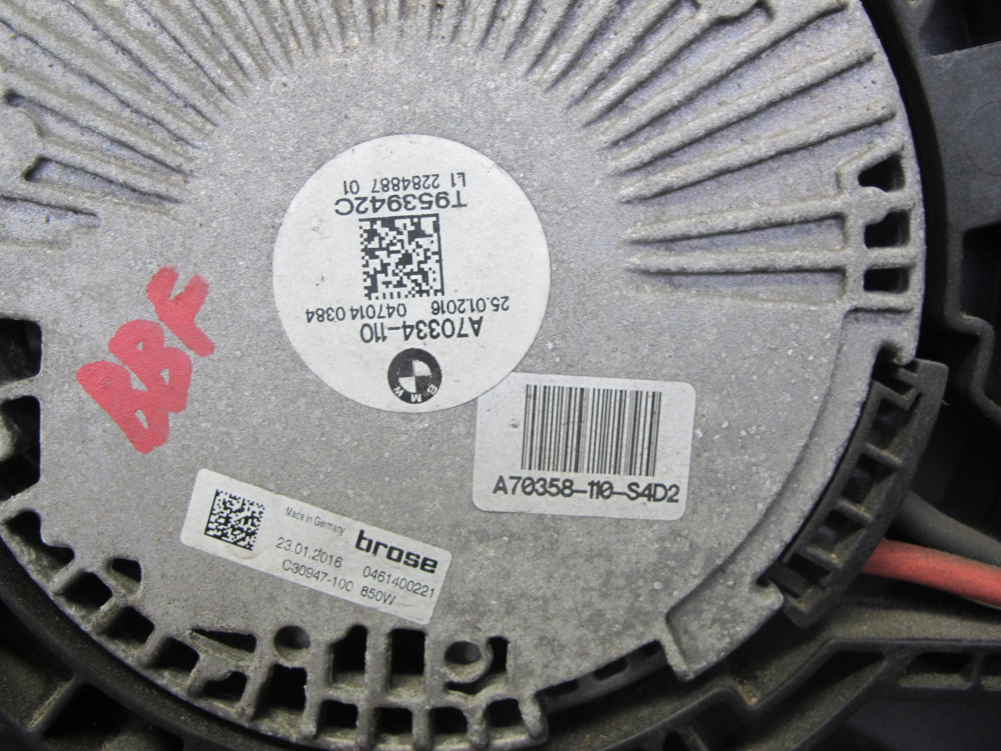 2015-2020 BMW F82 M4 Engine Radiator Cooling Fan Motor Shroud 7850474