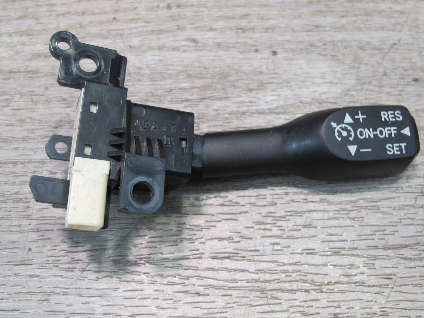 2003-2007 Lexus UZJ100L LX470 Steering Column Cruise Control Switch