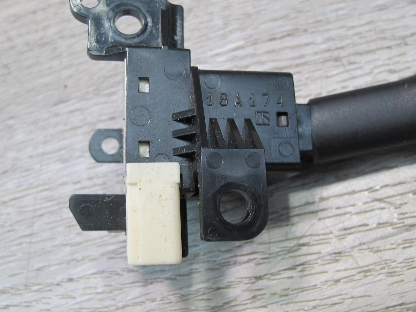 2003-2007 Lexus UZJ100L LX470 Steering Column Cruise Control Switch