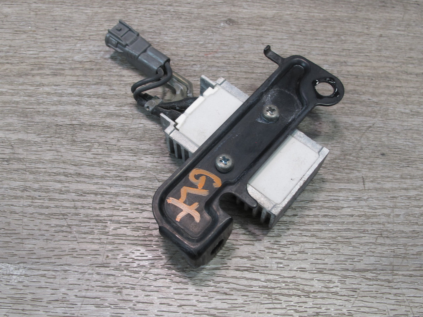2003-2007 Lexus UZJ100L LX470 Fuel Pump Resistor Module 23080-50061