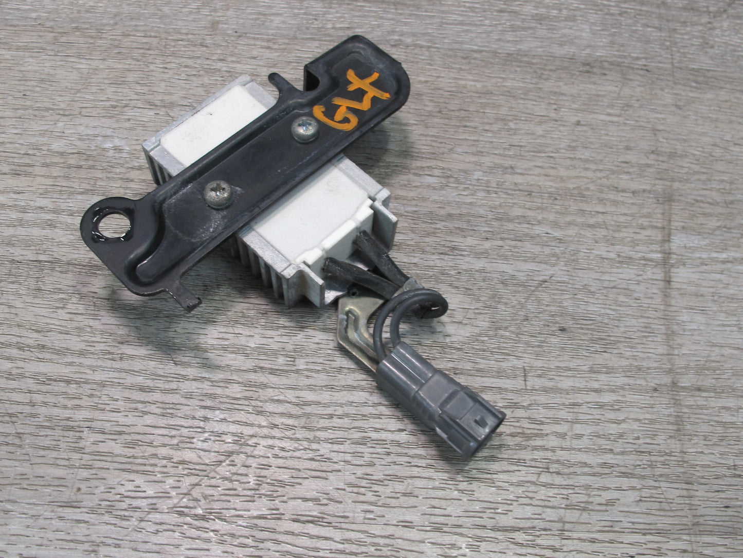 2003-2007 Lexus UZJ100L LX470 Fuel Pump Resistor Module 23080-50061